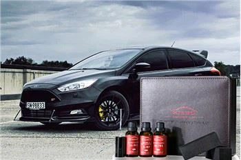 Czarna powłoka ceramiczna Forda z lakieru